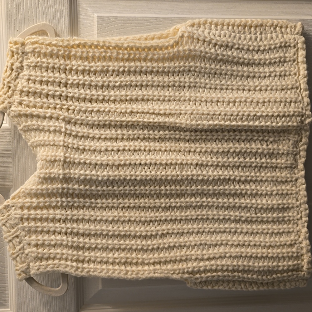 UEU. Women's Cream Knit Sweater Vest. Size M. NWT. - Picture 6 of 11